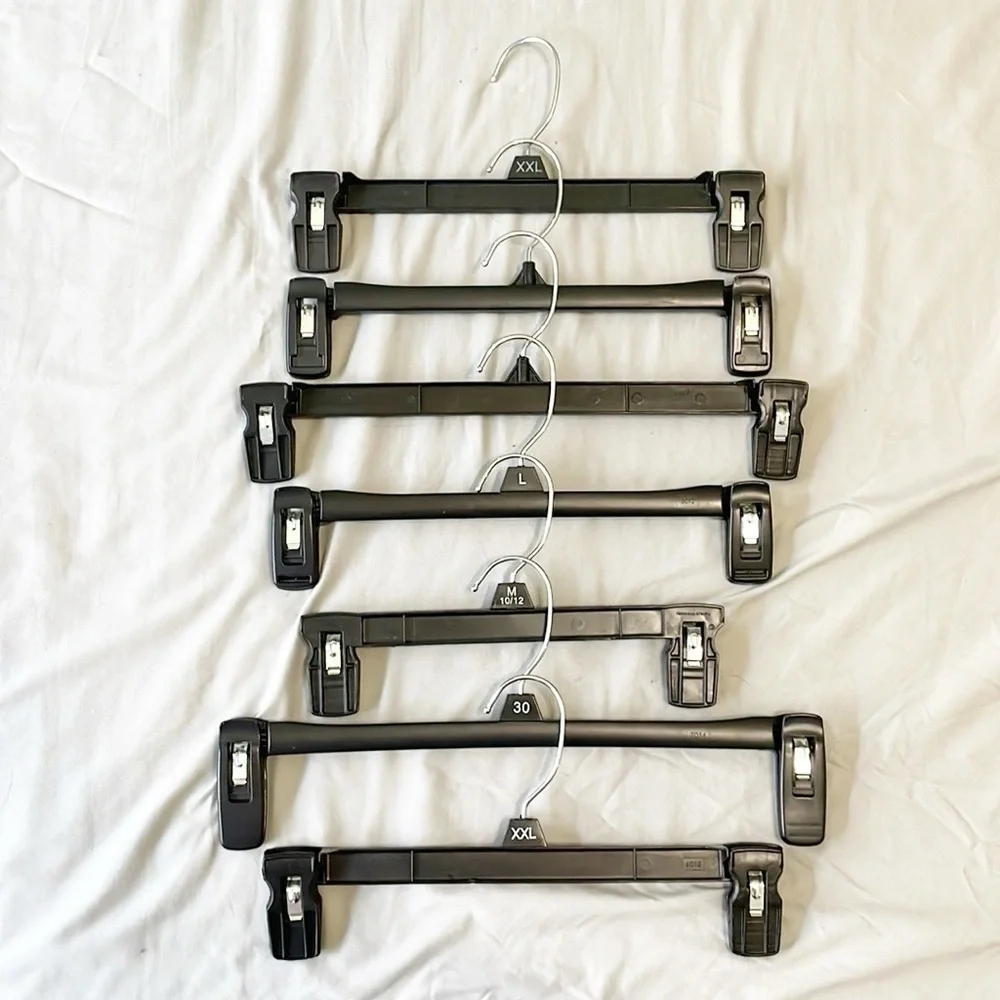 Set of 7 black plastic bottom hangers for clothes